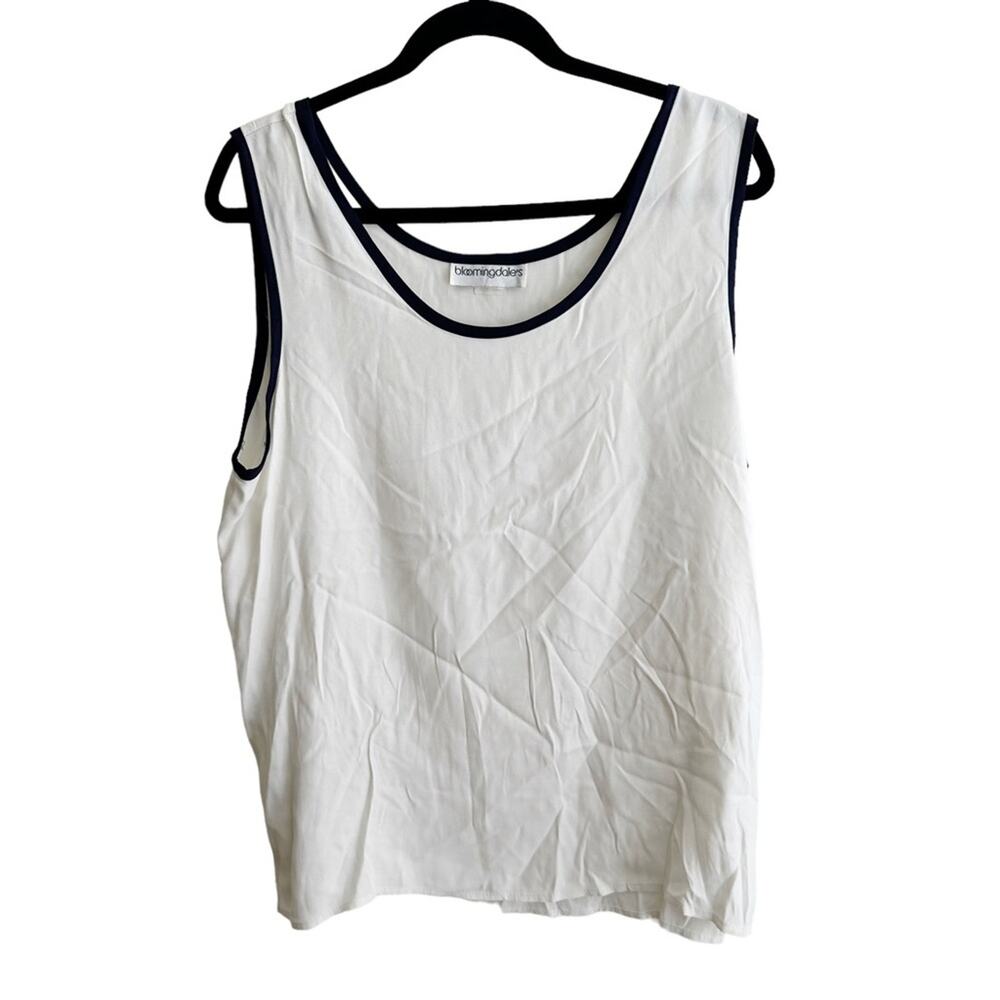 Bloomingdale’s Vintage Lightweight Scoop Neck Shell Tank Top